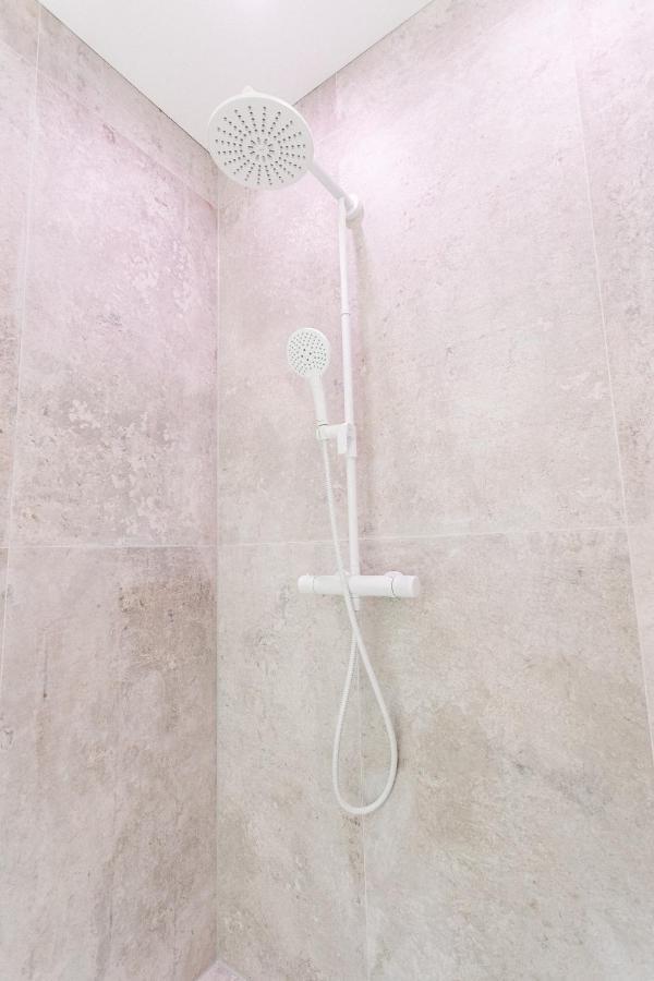 Exklusive Design Appartement Creme De La Creme Neubau Пфунгщад Екстериор снимка